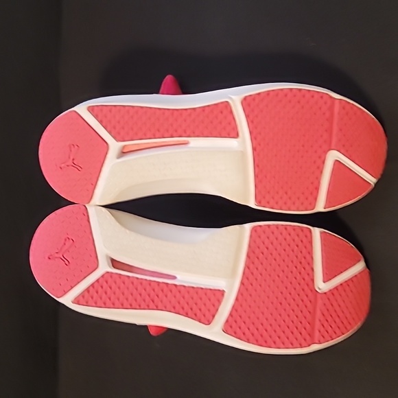 Puma sneakers size 10 - Picture 4 of 8